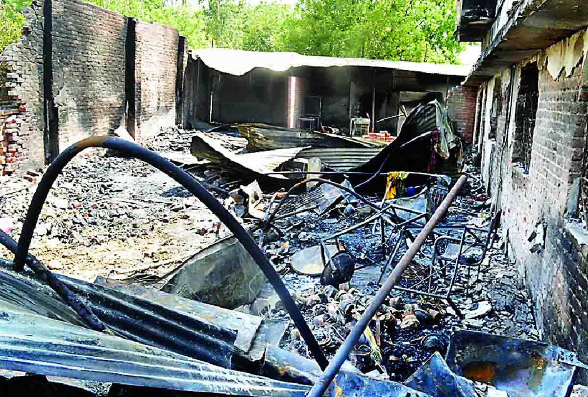 fire in house at hardoi
