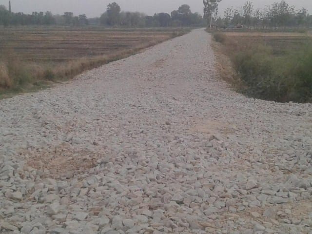 Forget the construction of the ballast on the road