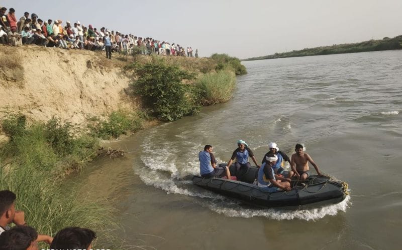 नहाते समय हजारा नहर में डूबे दो भाई, एक का शव मिला