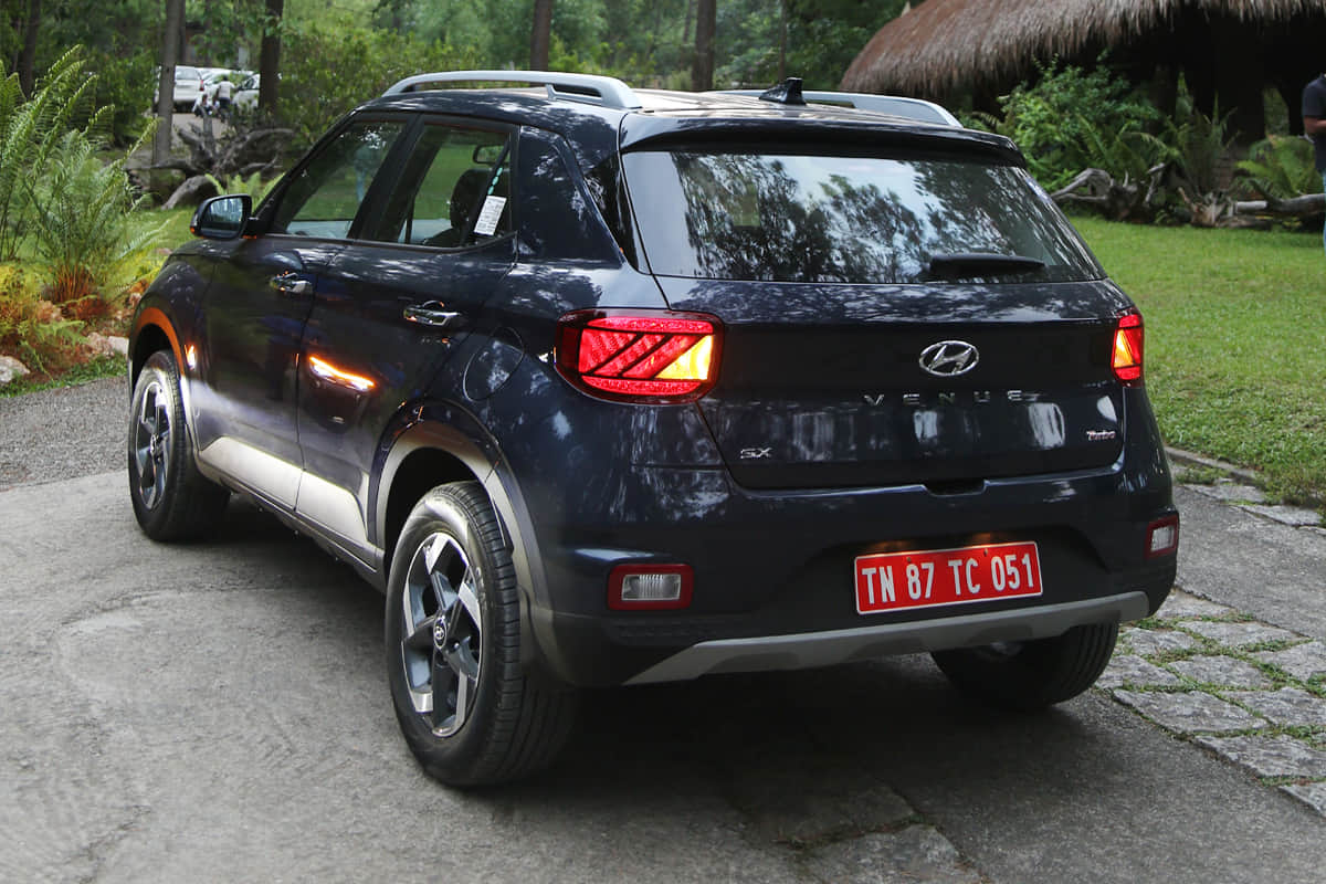 hyundai venue sales 2020 hyundai venue diesel variants hyundai venue petrol variants hyundai venue features hyundai venue interior design hyundai motor india hyundai motors