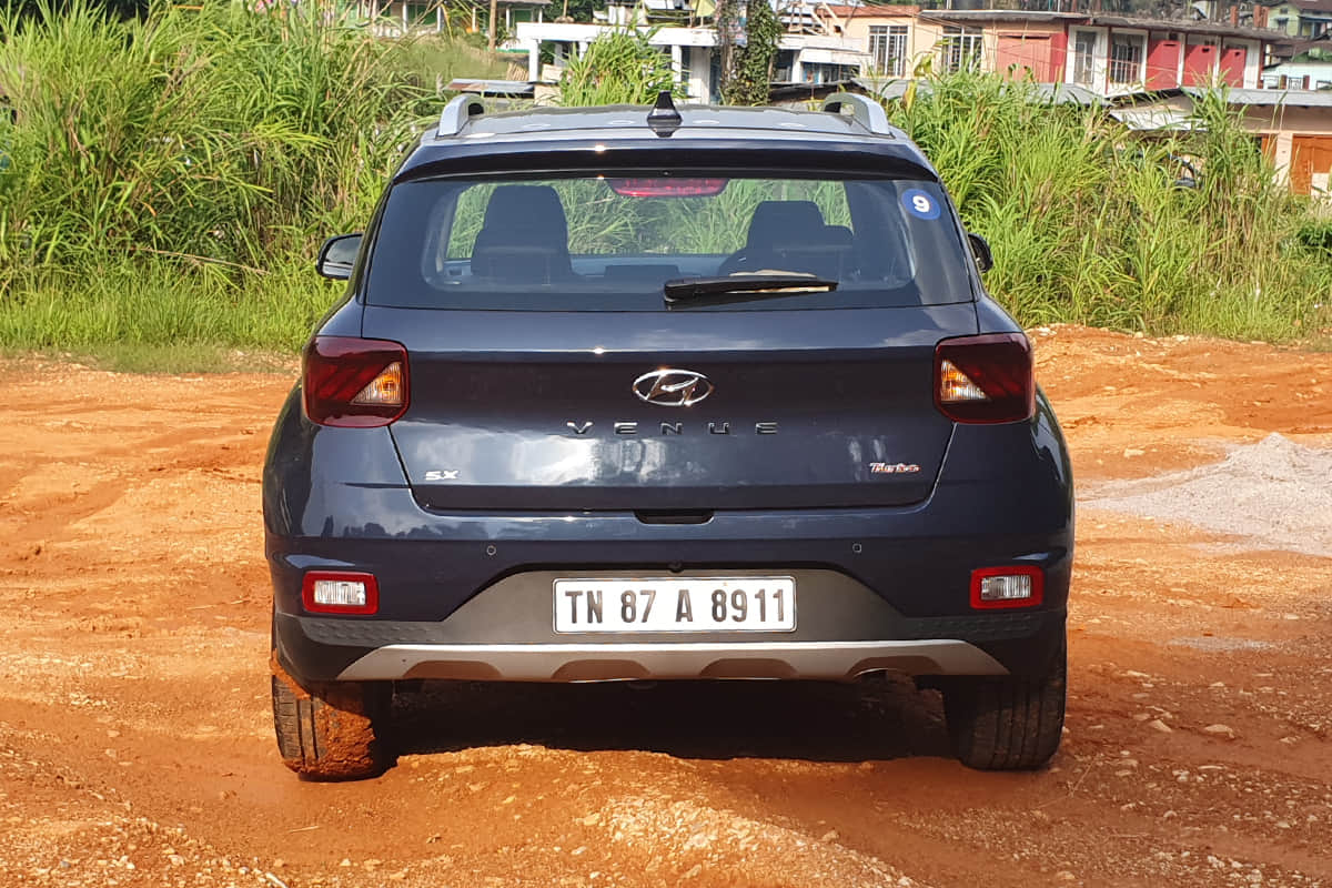 Price Difference Between Hyundai Venue iMT, Manual and 7 speed DCT, All you need to know about the new clutchless gearbox