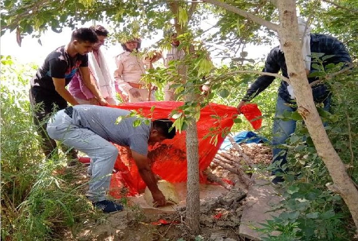 illegal liquor selling in agra