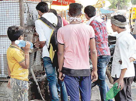 Scorching body in midday, mercury crosses 44