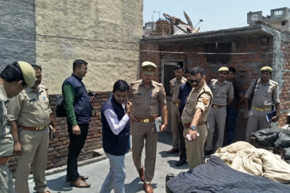 Burned alive A minor girl after entering the house in Meerut