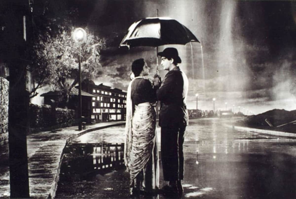 5 times when Bollywood shows Monsoon romance with passionate love