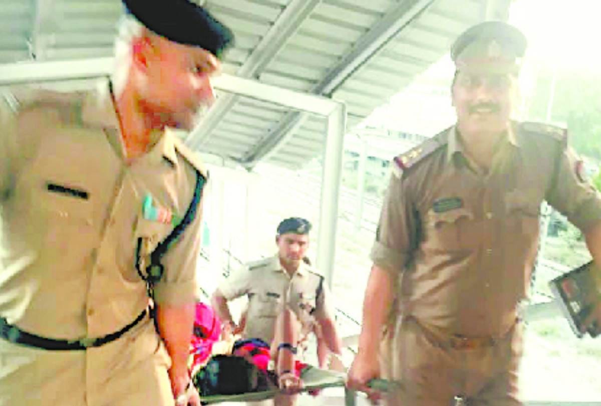sipahis helped to a pregnant lady in lucknow