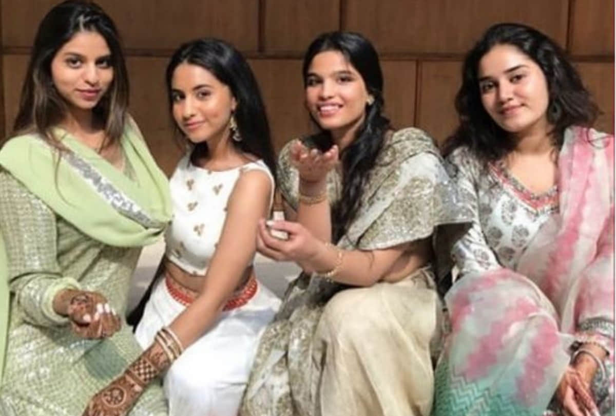suhana khan shahrukh khan daughter enjoys a family wedding