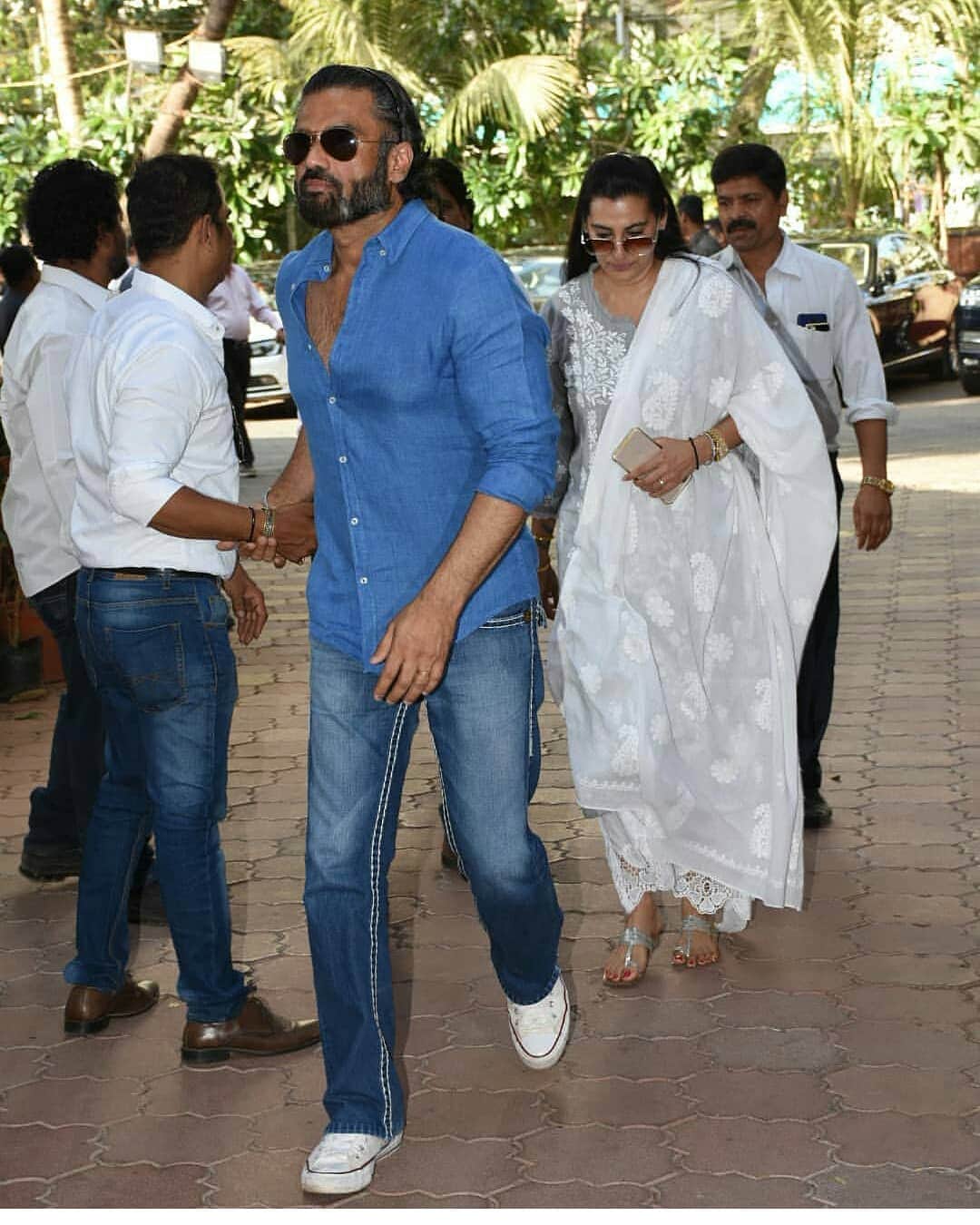 Amitabh Bachchan to Salman Khan bollywood celebrities reached Veeru Devgan Prayer Meet