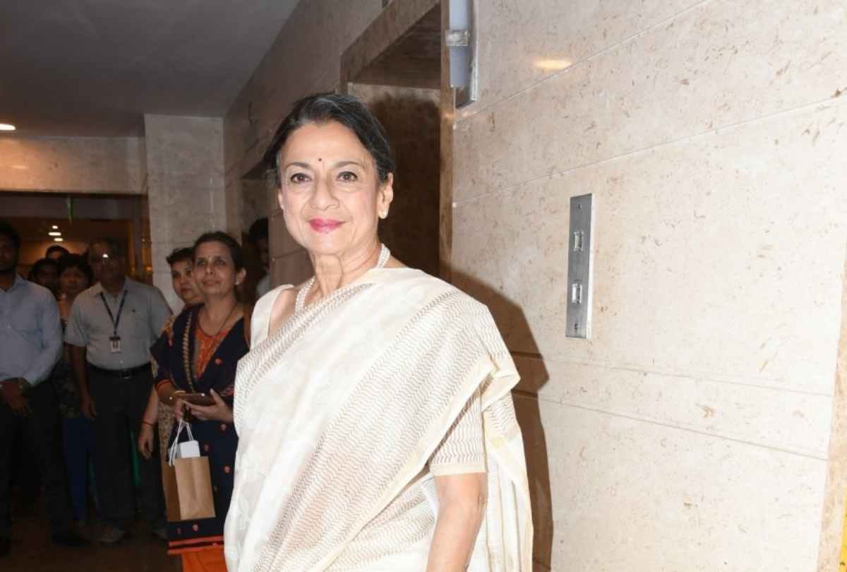 Kajol mother Tanuja diagnosed with diverticulitis, surgery is Done