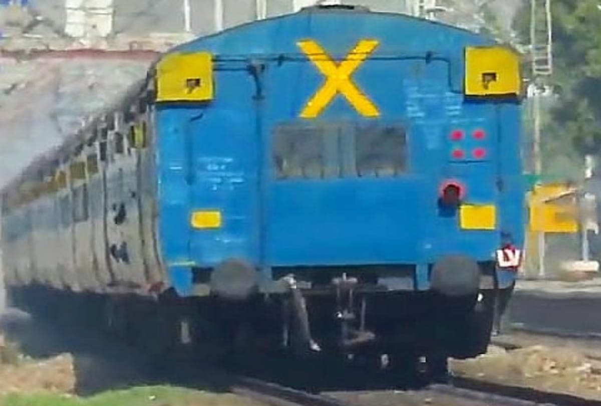 know about meaning of cross X behind train