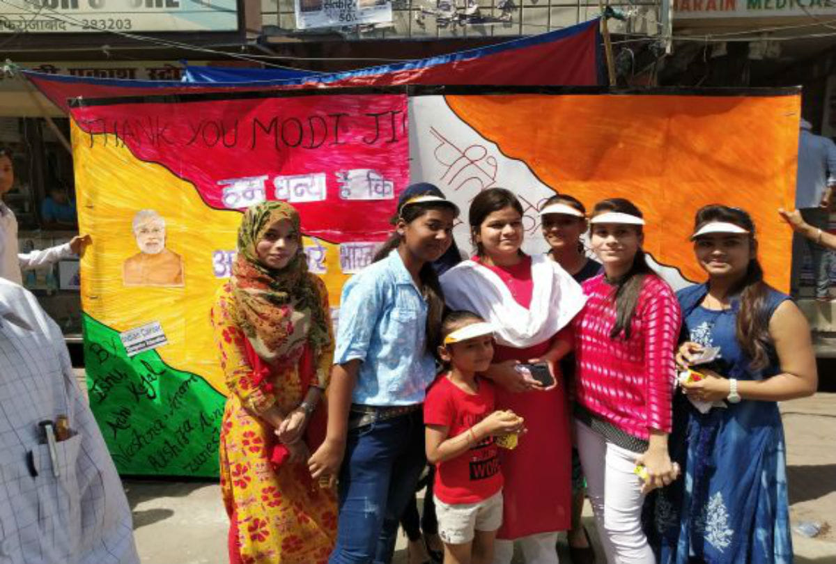 students made unique greeting for pm narendra modi in firozabad