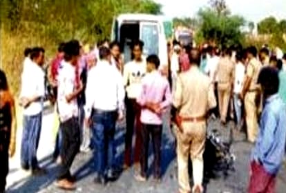 three men died in an accident during the overtake in lucknow