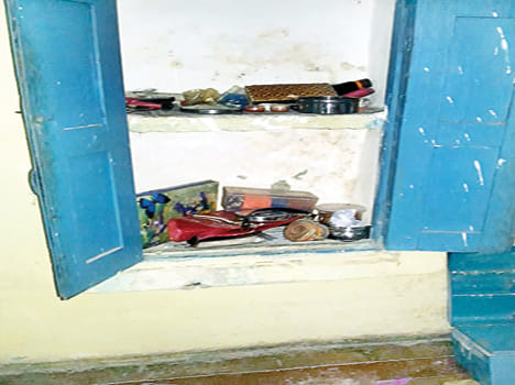 Thieves carry a million goods including cash