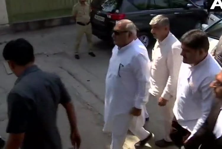 Bhupinder Singh Hooda in CBI Court Panchkula for AJL Plot Allotment Case Hearing, Manesar Land Scam