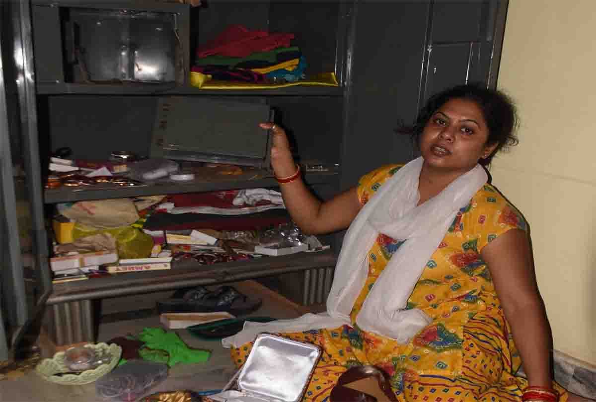 20 lakh theft from business man home