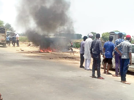 Fire in Rifling Maruti van
