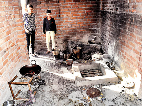 Cylinder pipe burst fire, four scorched with mother and daughter
