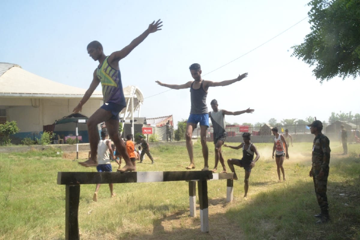 kashmir sopore youth getting training from indian army for new recruitment in army