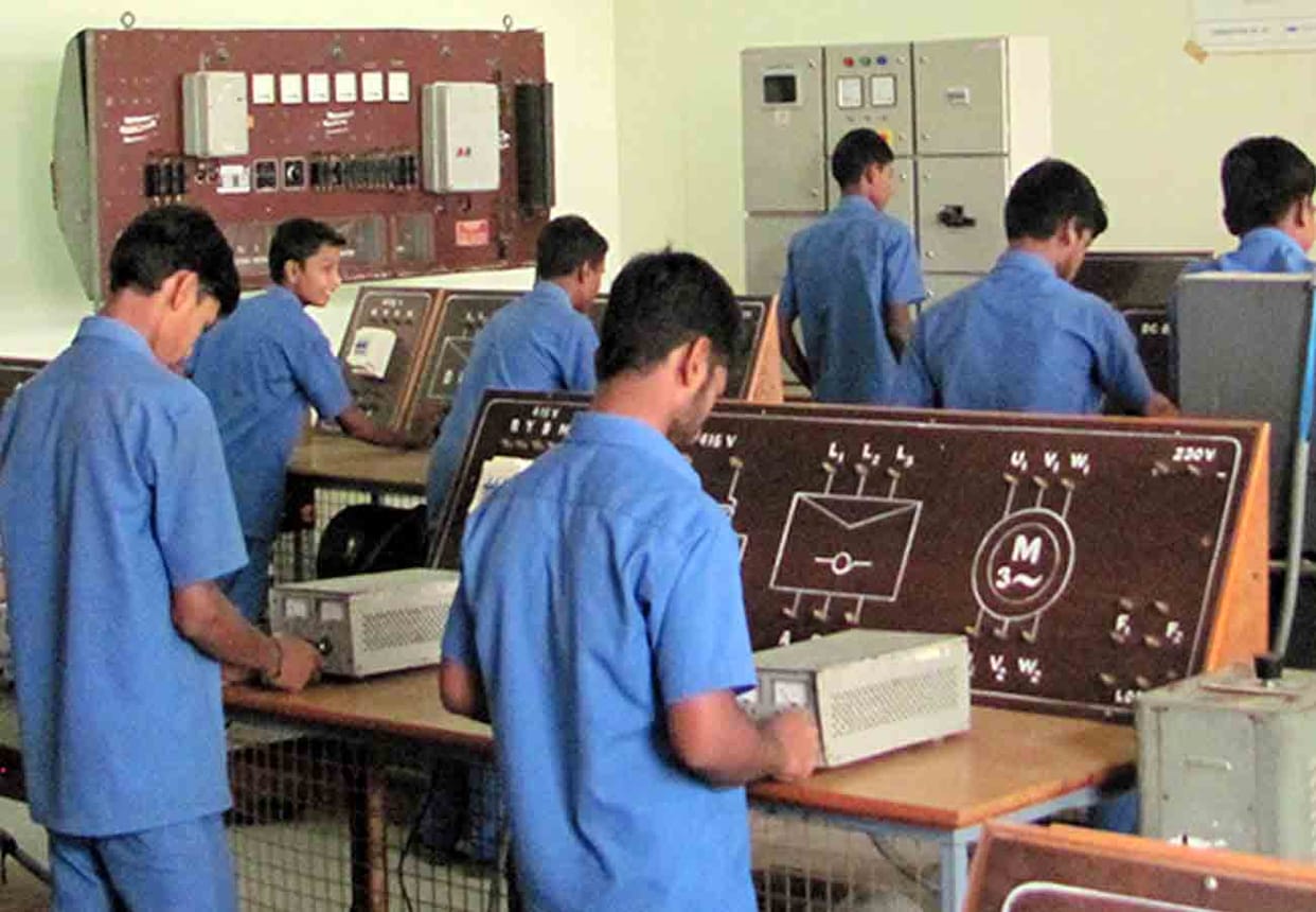 know about What are course in ITI and What is eligibility for ITI
