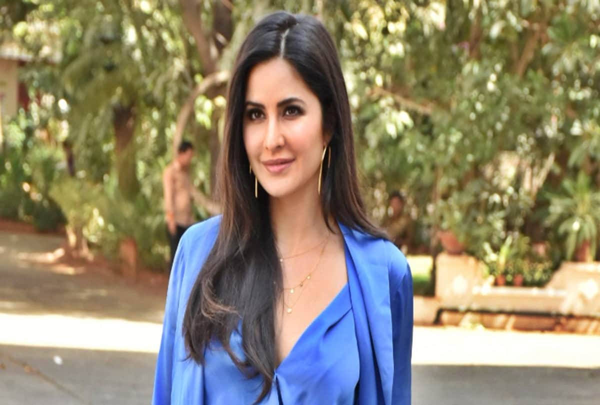 katrina kaif spot no makeup look in mumbai airport