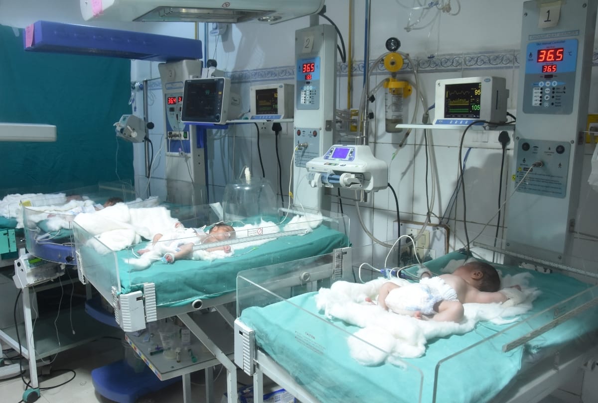 A women delivered four children in lucknow.