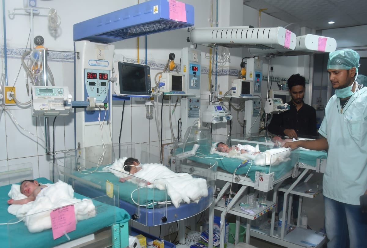 A women delivered four children in lucknow.