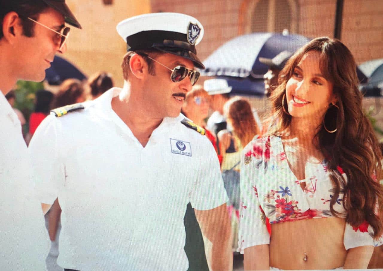 salman khan actress nora fatehi selling clothers in bangkok local market