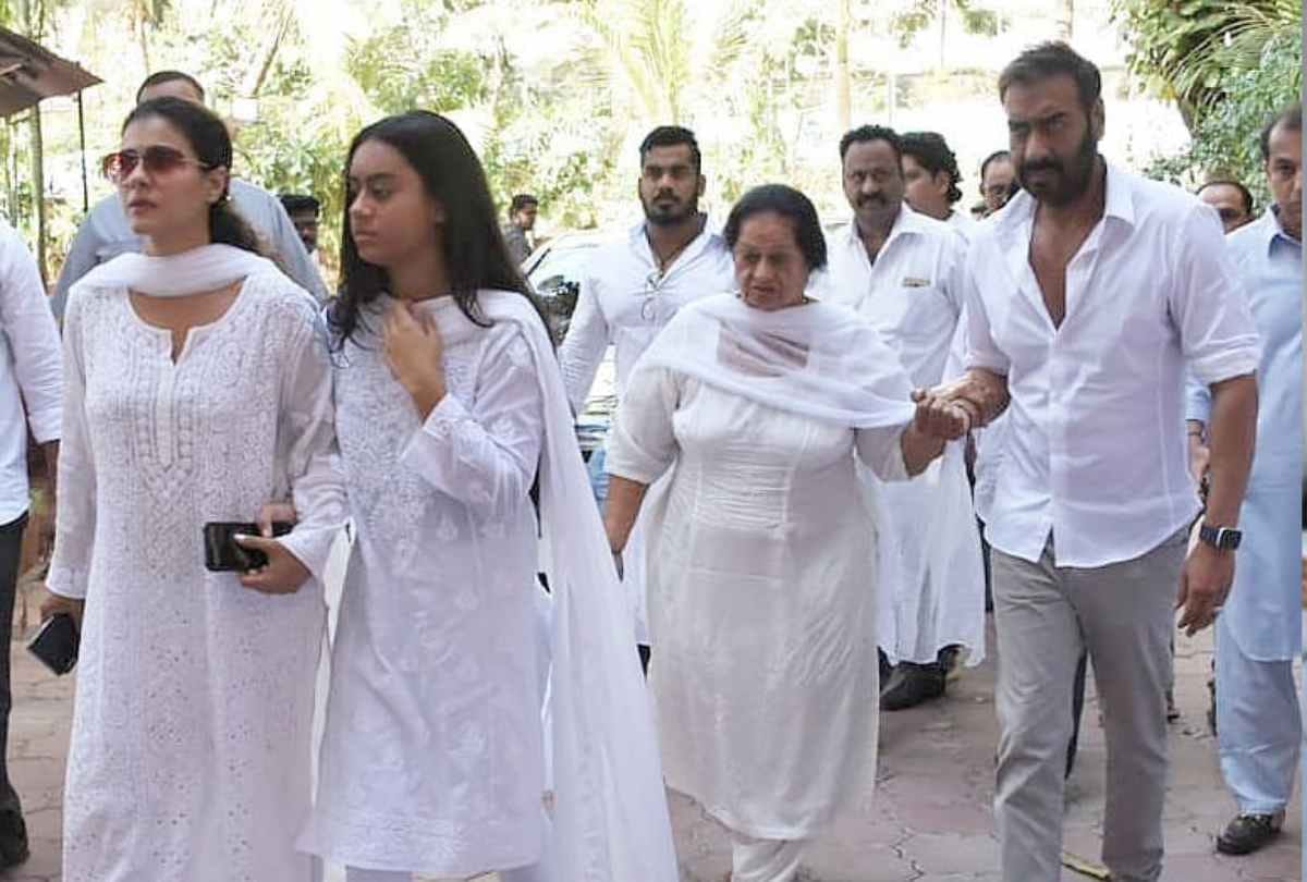ajay devgn daughter nysa broke down at grand father veeru devgan prayer meet