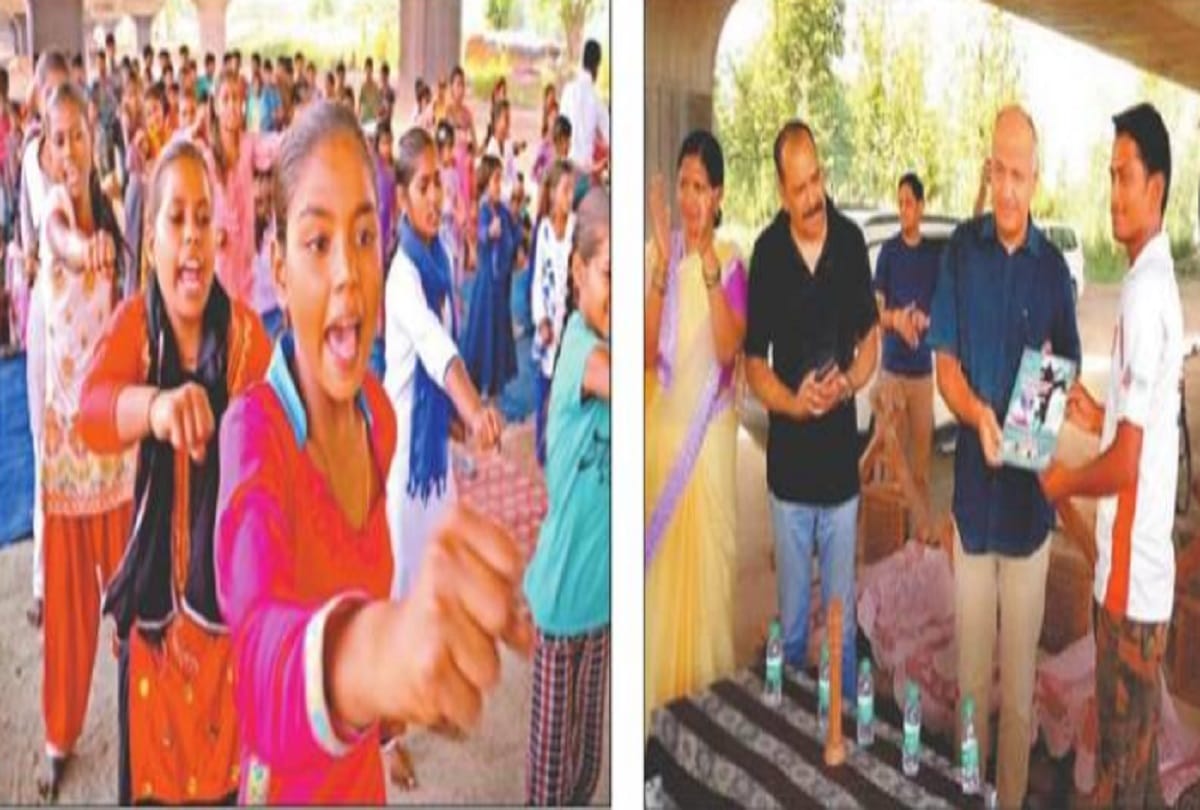 Self Defense Training Given to Girls in Amar Ujala Aparajita 100 million Smiles