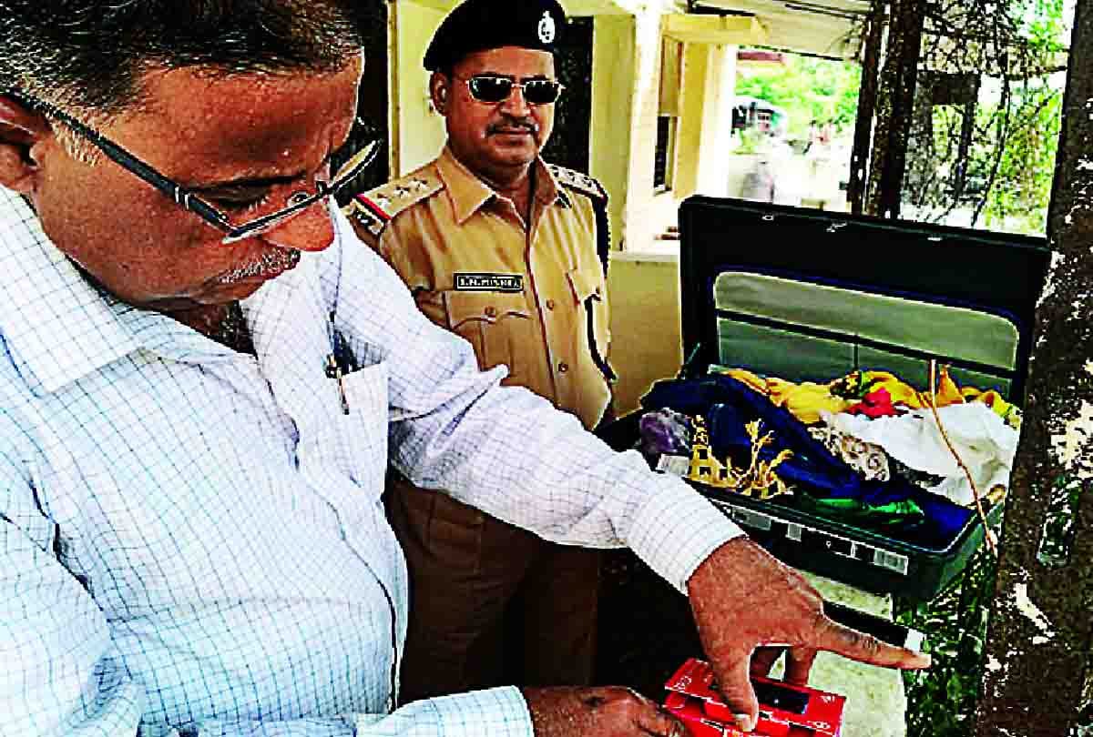 unclaimed suitcase found in gwalior barauni express