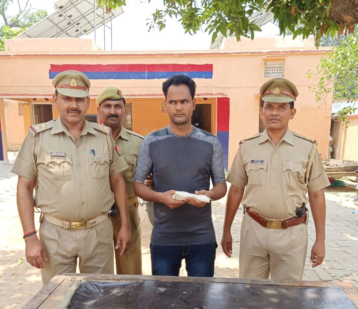साढ़े पांच किलोग्राम गांजा के साथ युवक गिरफ्तार