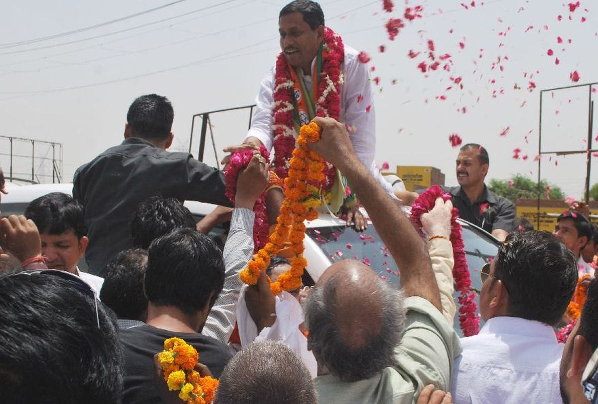 BJP MP Ramshankar Katheria warms welcome in Agra