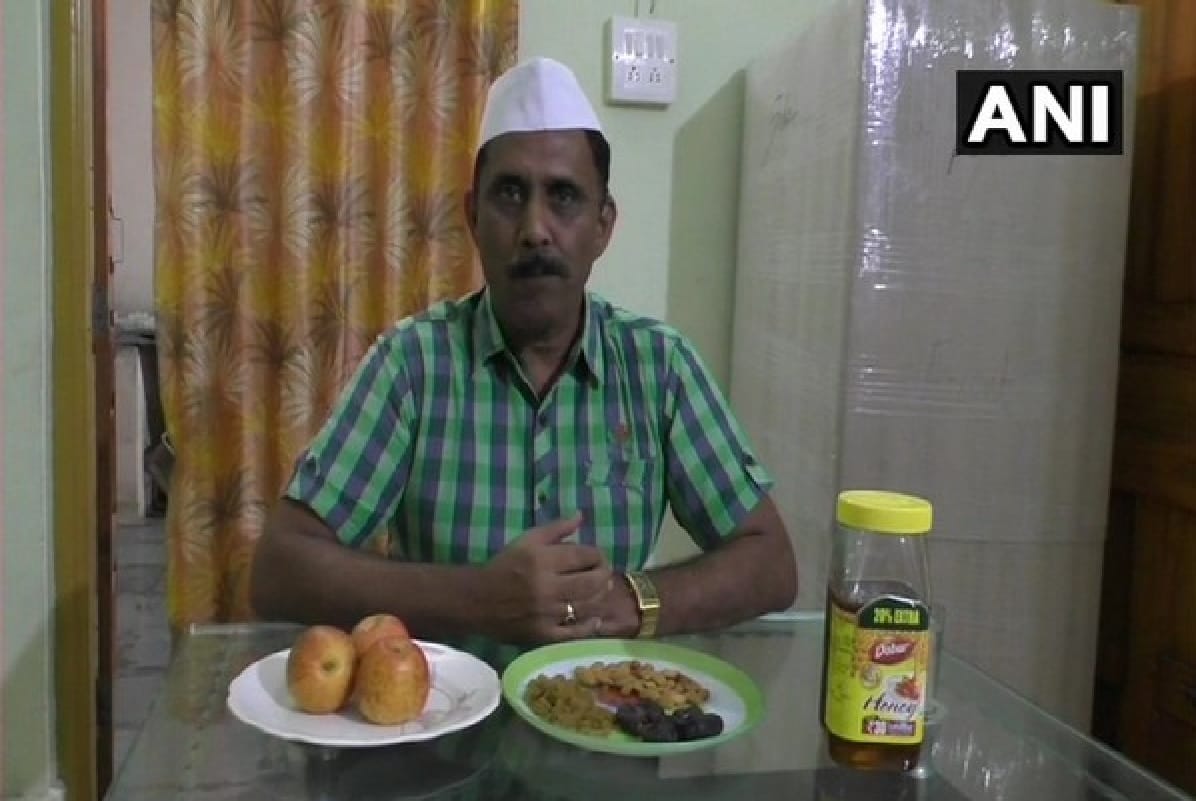 Hindu officer sanjay mali kept Roza on behalf of his Muslim sick driver