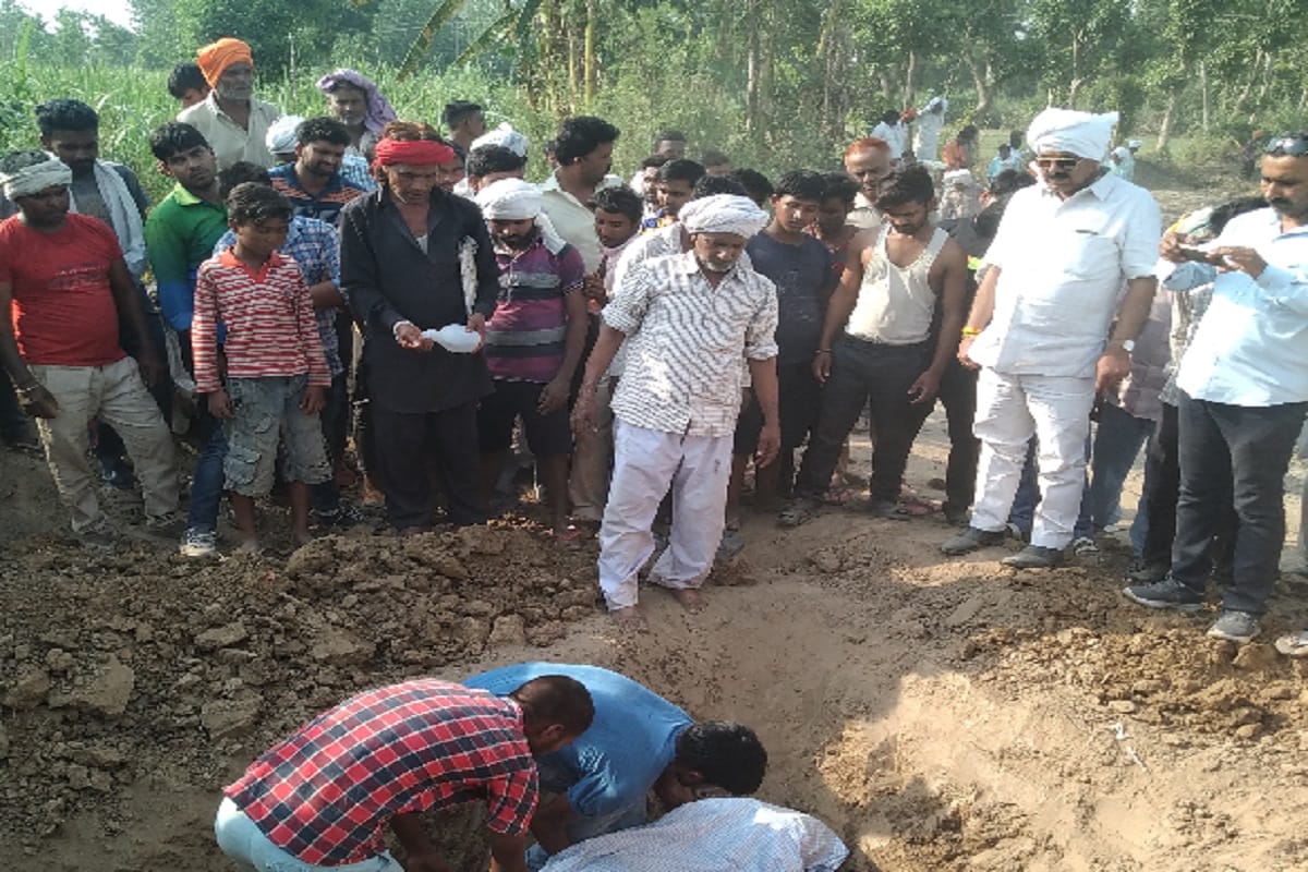 The funeral took place in the atmosphere of mother and two children in Shamli