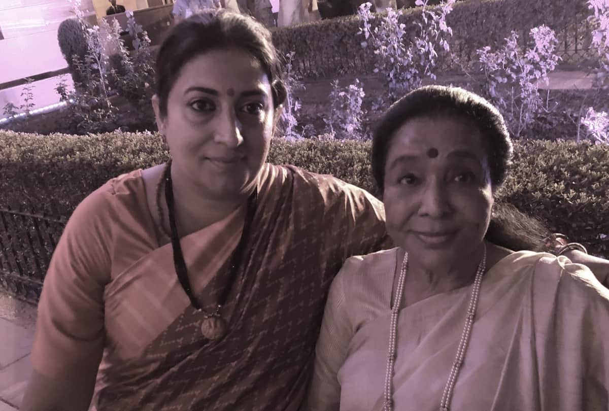 asha bhosle stranded crazy rush when smriti irani reached at pm modi ceremony
