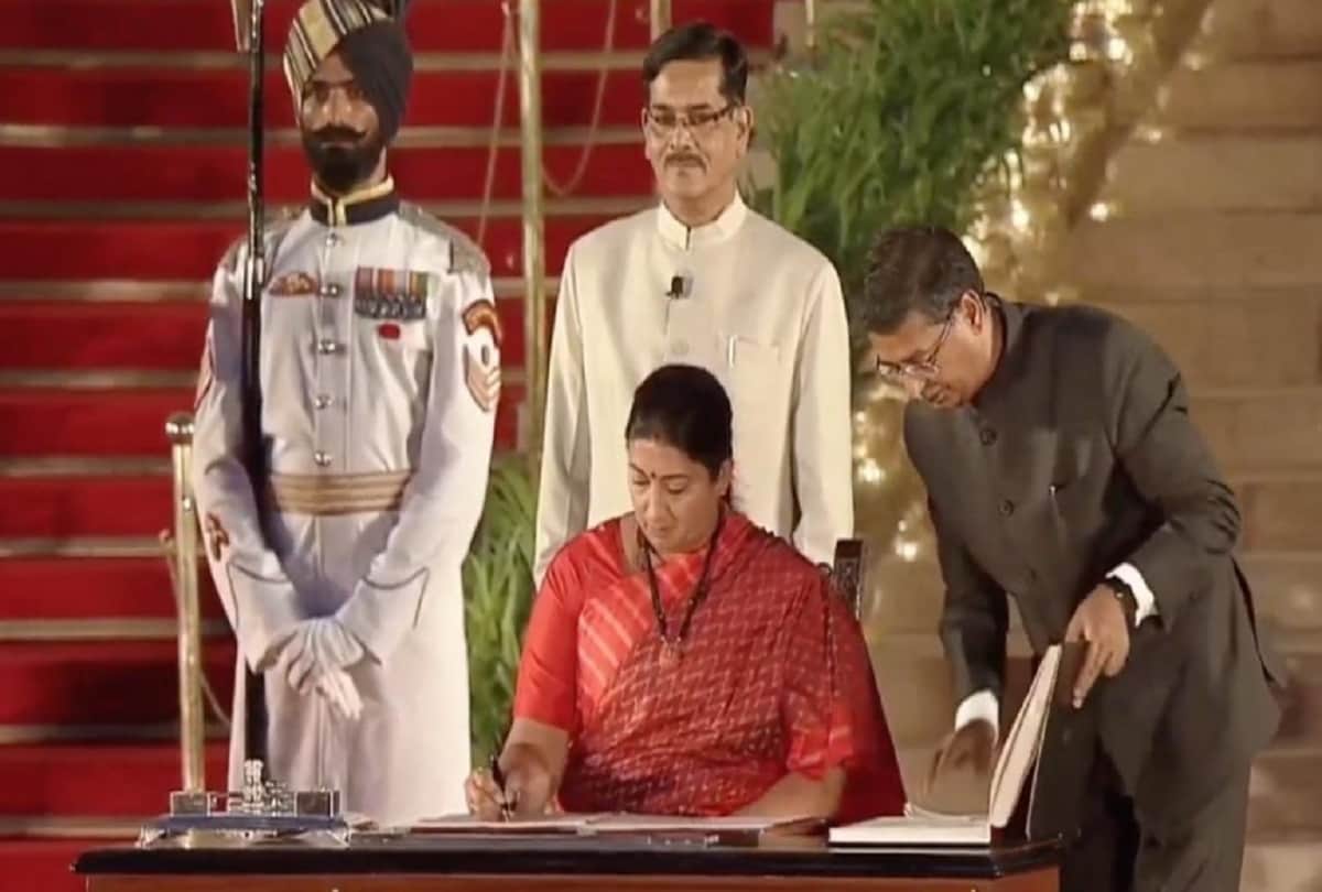 Smriti Irani Babul Supriyo take charge in PM Modi Cabinet 2019