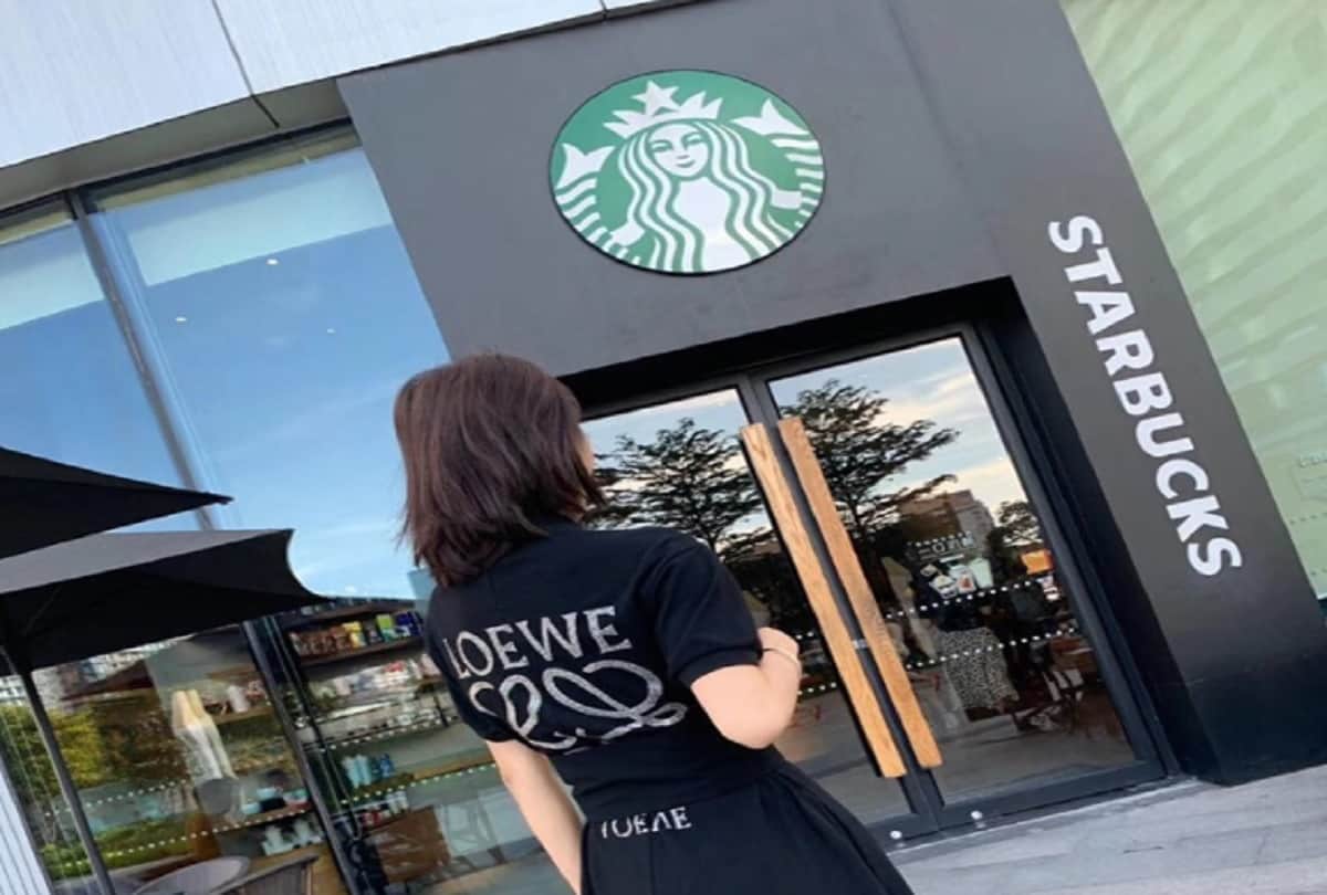 most weird restaurant in world where food orders have to be given only by gestures