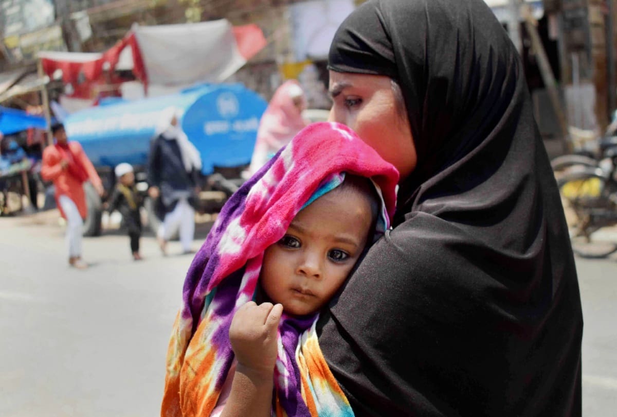 hot summer day in delhi ncr as mercury soars heat wave troubles north india