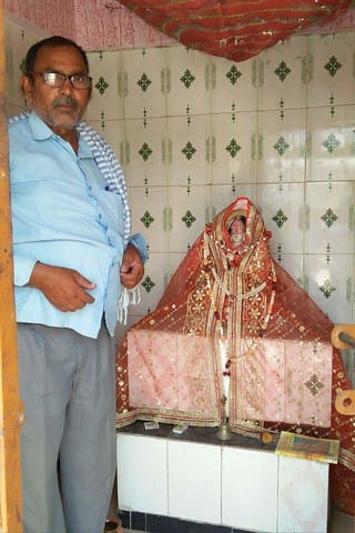 Thief got stolen gold crown from Durga temple