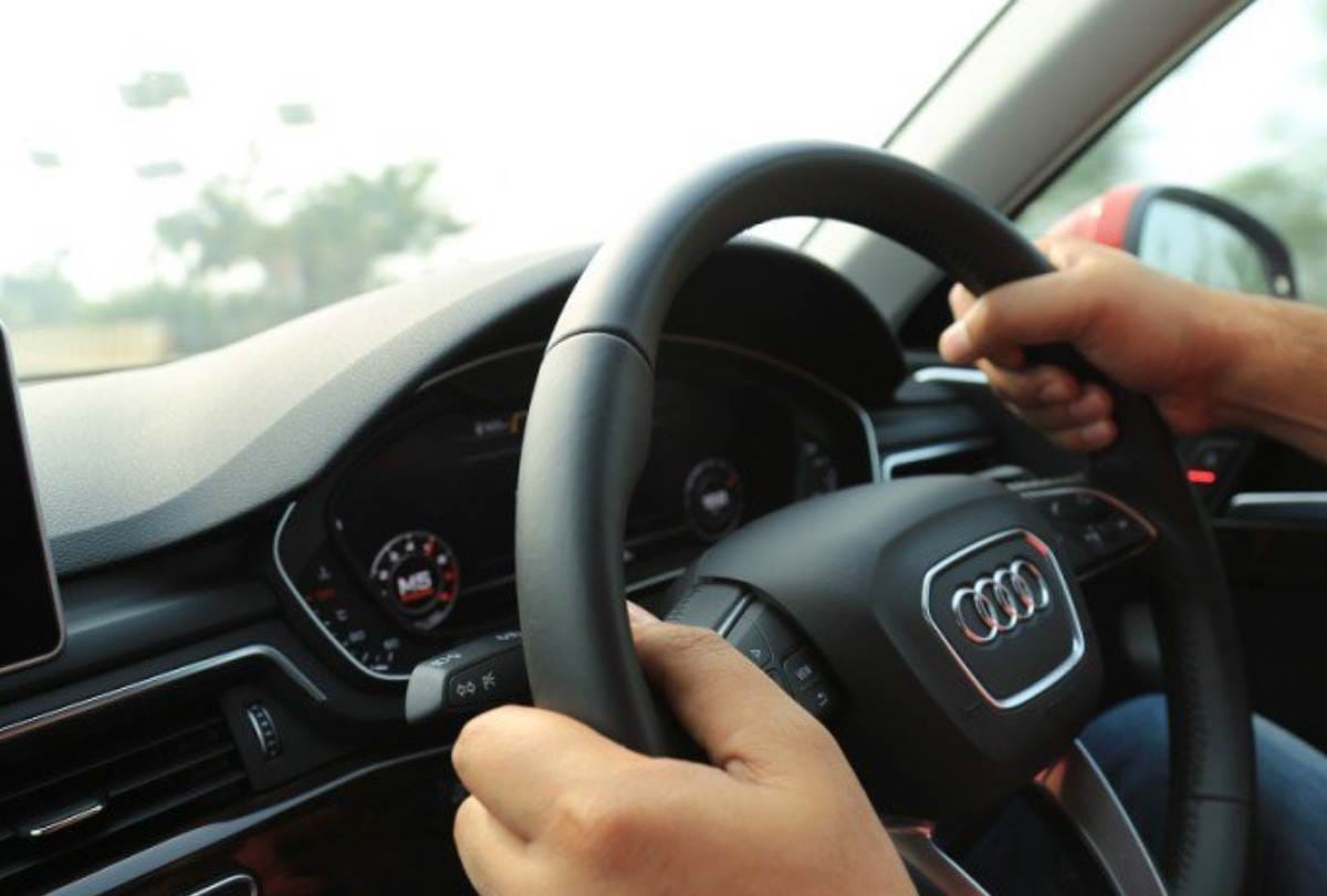 car driver saved because of seat belt and airbag in sultanpur