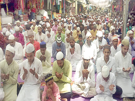 alavida kee namaaj mein maangee aman-chain kee dua