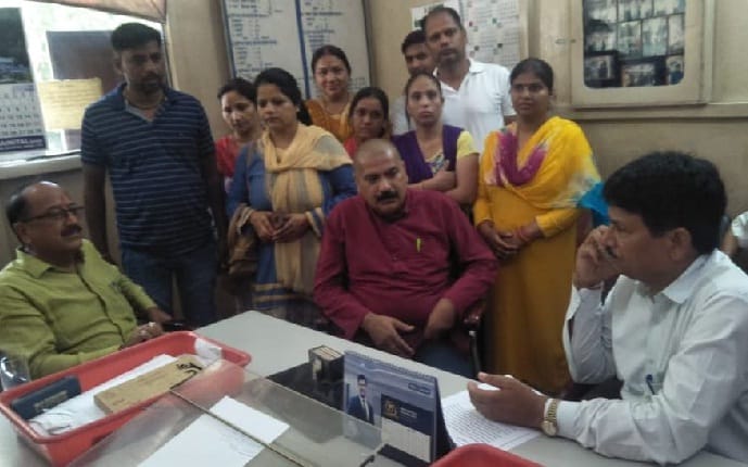 बिजली, पानी के लिए पीरूमदारा के लोगों का हंगामा