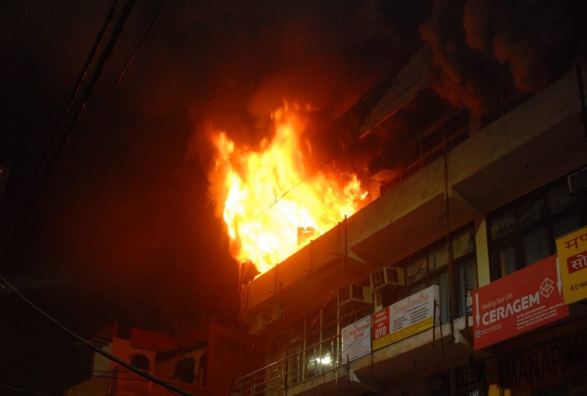 Fire in a commercial building at sector 51 noida