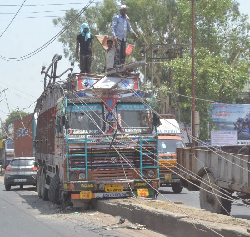 ध्वस्त विद्युत व्यवस्था ने छीना चैन