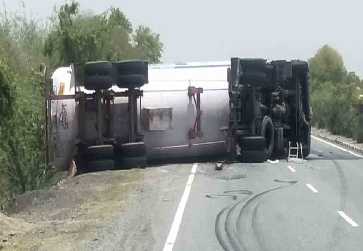 Oil tanker relapse on highway, traffic blocked for seven hours, Kanpur, UP