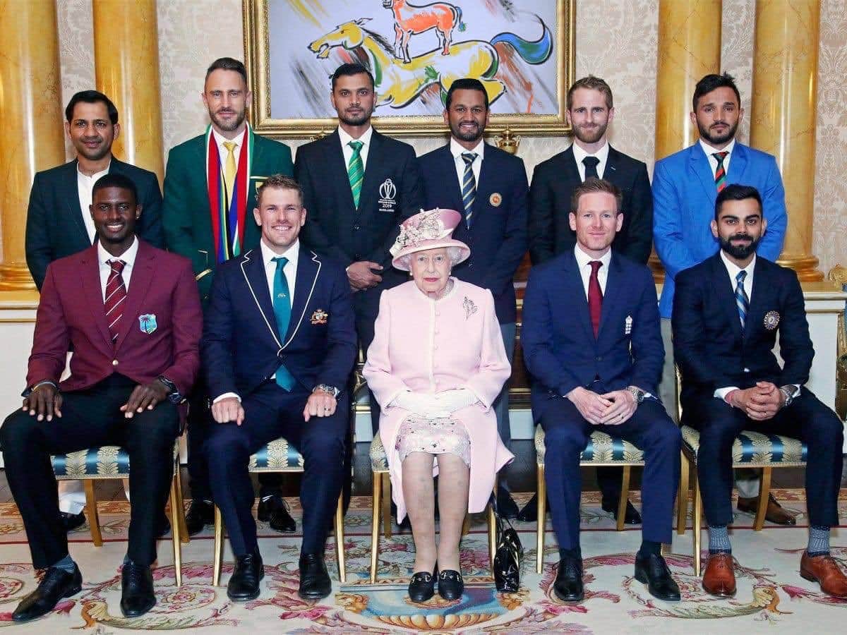 paresh rawal support to ms dhoni for gloves army insignia