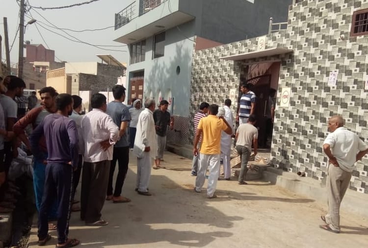 Man commits suicide after shot wife and daughter in Bahadurgarh of haryana