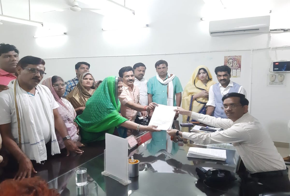 No confidence motion against the Zilla Panchayat President in Hathras