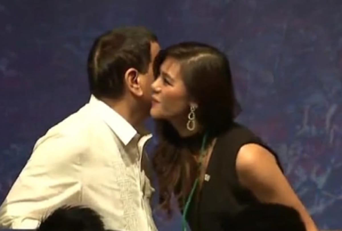 philippines president Rodrigo Duterte kissed five women in Tokyo Japan Pics goes viral
