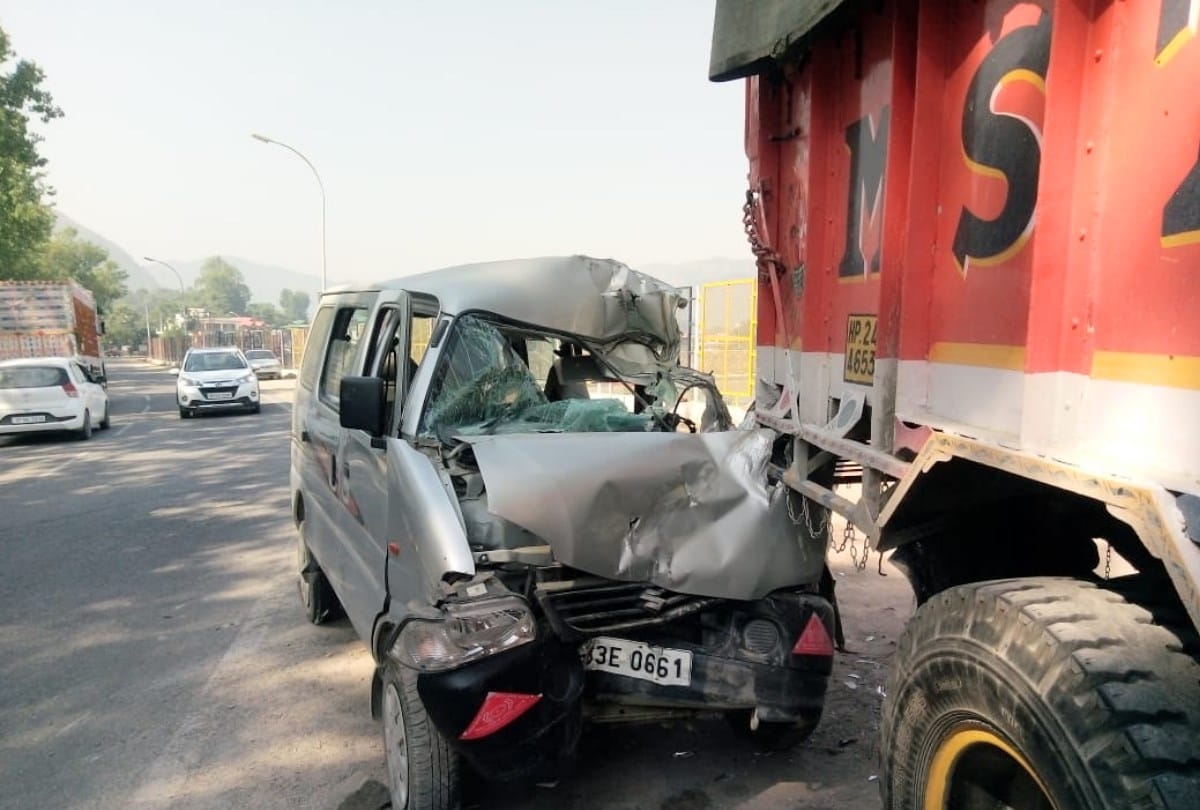 One killed Four injured in truck car collision Sunder Nagar Mandi Himachal Pradesh